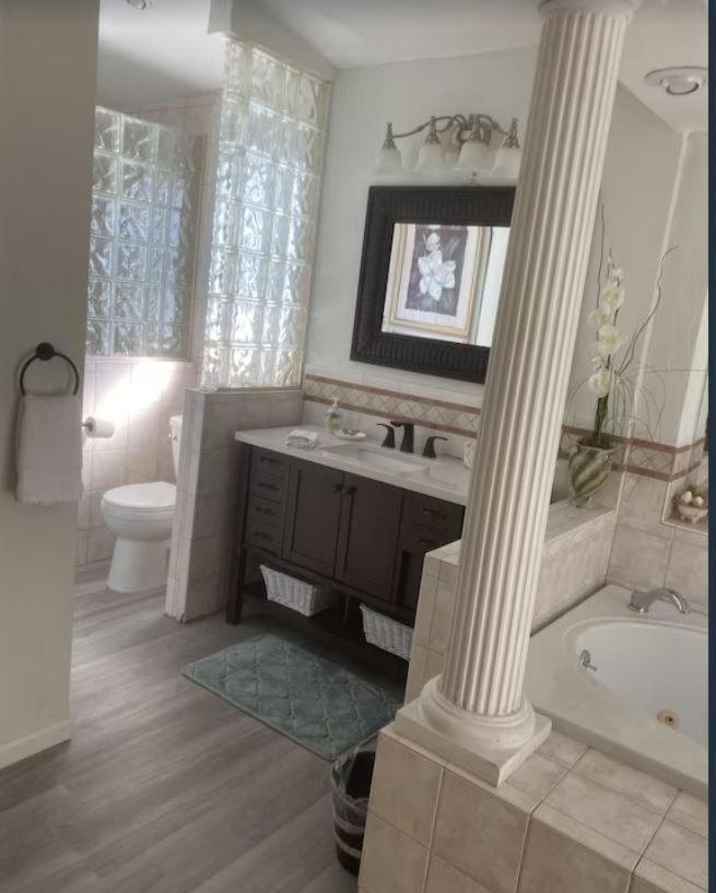 Pool/Waterfront Home 5 Min Walk To Siesta Key Village And Beach Bagian luar foto